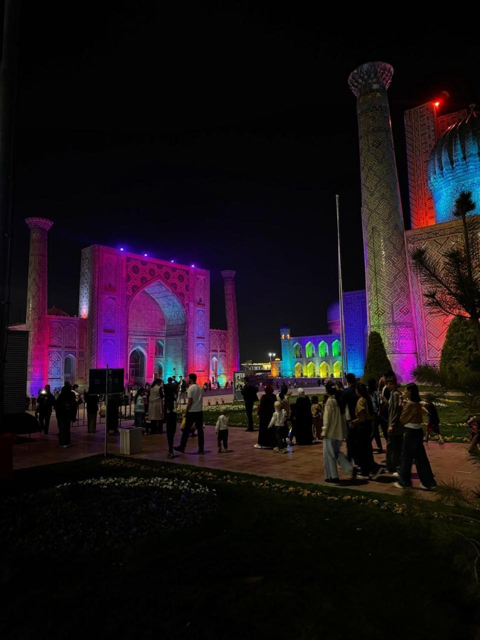 Registan Palace Samarkand Buitenkant foto